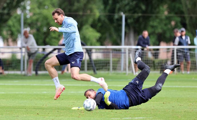Pascal Klemens in a one-on-one with goalkeeper Marius Gersbeck Action Game scene Sports Soccer 2026–2027 season 2. Bundesliga Men DFL August 18, 2026 Training Hertha BSC Berlin DFL regulations prohibit any use of photographs as image sequences and or quasi- video