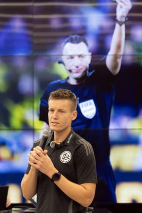 DFB Schiri GmbH Media Training: FIFA Referee Daniel Siebert explains the latest rule changes to participants in the media training session. Information Session: Media Training for Referees on August 18, 2026, in Frankfurt am Main, Frankfurt am Main, Hesse, Germany, DFB Campus