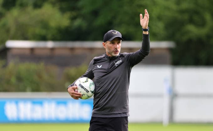 Coach Stefan Leitl gives instructions. Upper-body exercise. Sports. Soccer. Soccer season 2026–2027. 2. Bundesliga (men). DFL. August 18, 2026. Training session at Hertha BSC Berlin. DFL regulations prohibit any use of photographs as image sequences and or quasi-video.