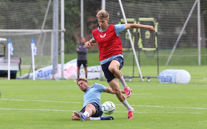 Marton Dardai, Luca Schuler with the ball; tackle; game scene; action; sports; soccer; soccer season 2026–2027; 2. Bundesliga; men s; DFL; August 18, 2026; practice; Hertha BSC Berlin; DFL regulations prohibit any use of photographs as image sequences and or quasi-video