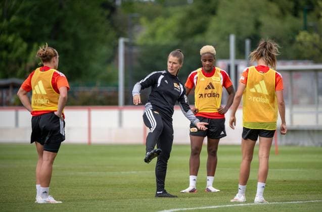 Soccer, Women, 2026–2027 Season, Google Pixel Women s Bundesliga, 1. FC Union Berlin, Training, from left: Lisanne Gräwe (Women s 1. FC Union), Coach Marie Louise Eta (Women s 1. FC Union), Naika Reissner (Women s 1. FC Union), Jill Janssens (Women s 1. FC Union), August 18, 2026, Copyright: xMatthiasxKochx
