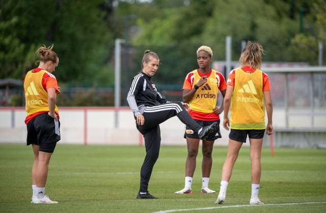 Soccer, Women, 2026–2027 Season, Google Pixel Women s Bundesliga, 1. FC Union Berlin, Training, from left: Lisanne Gräwe (Women s 1. FC Union), Coach Marie Louise Eta (Women s 1. FC Union), Naika Reissner (Women s 1. FC Union), Jill Janssens (Women s 1. FC Union), August 18, 2026, Copyright: xMatthiasxKochx