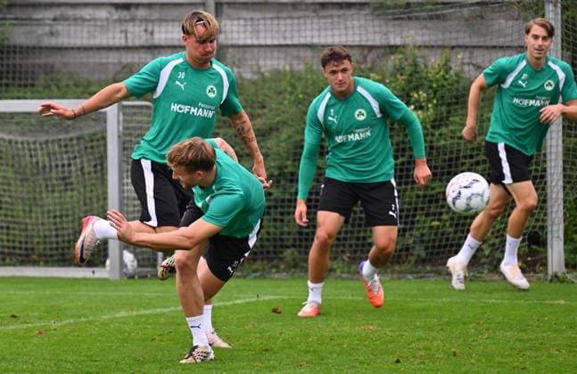 August 18, 2026 Soccer 2. Bundesliga 2026–2027 Season SpVgg Greuther Fürth (Füroth Kleeblatt) Practice xwoxzix Felix Klaus 30, SpVgg Greuther Fürth Jannik Dehm 23, SpVgg Greuther Fürth