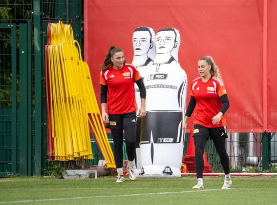 Soccer, Women, 2026–2027 Season, Google Pixel Women s Bundesliga, 1. FC Union Berlin, Practice, from left: Goalkeeper Nadine Böhi, 1st Women s Team, 1. FC Union; Goalkeeper Cara Bösl, 1st Women s Team, 1. FC Union; August 18, 2026, Copyright: xMatthiasxKochx