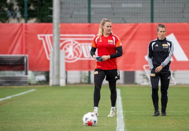 Soccer, Women, 2026–2027 Season, Google Pixel Women s Bundesliga, 1. FC Union Berlin, Practice, from left: Goalie Cara Bösl, Women s Team 1, 1. FC Union; Coach Marie Louise Eta, Women s Team 1, 1. FC Union; August 18, 2026, Copyright: xMatthiasxKochx