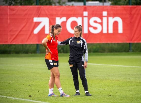 Soccer, Women, 2026–2027 Season, Google Pixel Women’s Bundesliga, 1. FC Union Berlin, Practice, from left: Anna Weiß (Women’s 1. FC Union), Coach Marie Louise Eta (Women’s 1. FC Union), August 18, 2026, Copyright: xMatthiasxKochx