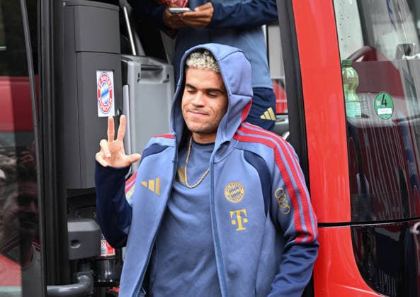 August 18, 2026, xsltx, soccer friendly, 1 FC Heidenheim vs. FC Bayern Munich, Luis Diaz of FC Bayern Munich near the team bus. DFL and DFB regulations prohibit any use of photographs as image sequences and or quasi-video.