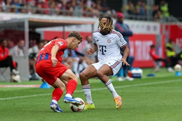One-on-one, action, featuring Yannik Wagner (38, 1. FC Heidenheim) and Sascha Boey (23, FC Bayern Munich), 1 FC Heidenheim 1846 vs. FC Bayern Munich, soccer, friendly match, August 18, 2026, Heidenheim, Baden-Württemberg, Germany Copyright: xkolbert-press ChristianxKolbertx