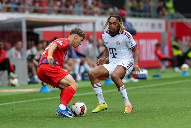 One-on-one, action, featuring Yannik Wagner (38, 1. FC Heidenheim) and Sascha Boey (23, FC Bayern Munich), 1 FC Heidenheim 1846 vs. FC Bayern Munich, soccer, friendly match, August 18, 2026, Heidenheim, Baden-Württemberg, Germany Copyright: xkolbert-press ChristianxKolbertx
