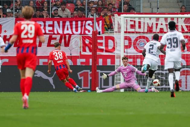 Yannik Wagner 38 1. FC Heidenheim 1846 scores an early 1-0 goal, Jonas Urbig, 40, FC Bayern Munich, had no chance; 1. FC Heidenheim 1846 vs. FC Bayern Munich, soccer, men’s, Bundesliga, friendly match, 2026–2027 season, August 18, 2026 DFB regulations prohibit any use of photographs as image sequences and or quasi-video Heidenheim, Baden-Württemberg, Germany Copyright: xkolbert-press MartinxAgüerax