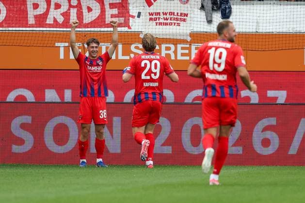 Yannik Wagner (38, 1. FC Heidenheim 1846) celebrates with Mikkel Kaufmann (29, 1. FC Heidenheim 1846) and Jonas Foehrenbach (19, 1. FC Heidenheim 1846) after the 1-0 win. Joy, 1 FC Heidenheim 1846 vs. FC Bayern Munich, soccer, men’s, Bundesliga, friendly match, 2026–2027 season, August 18, 2026 DFB regulations prohibit any use of photographs as image sequences and or quasi-video Heidenheim, Baden-Württemberg, Germany Copyright: xkolbert-press MartinxAgüerax