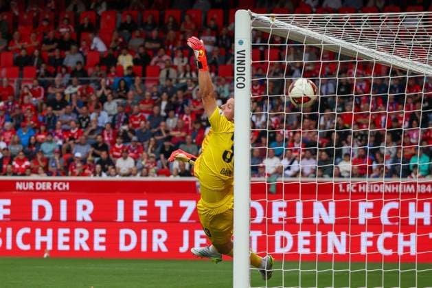 Felipe Chavez (32, FC Bayern Munich), not pictured, scores the 1-1 goal on a free kick; Thomas Daehne (33, 1. FC Heidenheim 1846) stretches in vain, 1 FC Heidenheim 1846 vs. FC Bayern Munich, soccer, men’s, Bundesliga, friendly match, 2026–2027 season, August 18, 2026. DFB regulations prohibit any use of photographs as image sequences and or quasi-video. Heidenheim, Baden-Württemberg, Germany Copyright: xkolbert-press MartinxAgüerax