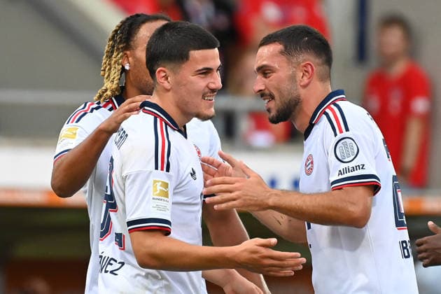 Goal celebration: Felipe CHAVEZ of Bayern Munich after scoring the 1-1 goal with Arijon IBRAHIMOVIC of Bayern Munich; on the left, Sacha BOEY celebrates,joy, excitement, action—soccer friendly match between 1. FC Heidenheim and FC Bayern Munich on August 18, 2025, at the VOITH ARENA