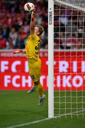 GOAL: 1–1 Felipe Chavez FC Bayern Munich (FCB) 32 (not in the frame); Goalkeeper Thomas Daehne 1 FC Heidenheim 1846 (FCH) 33 Action: 1 FC Heidenheim 1846 (FCH) vs. FC Bayern Munich (FCB) Friendly Match 18 08 2026 DFL regulations prohibit any use of photographs as image sequences and or quasi-video 1 FC Heidenheim 1846 FCH vs. FC Bayern Munich FCB Friendly Match