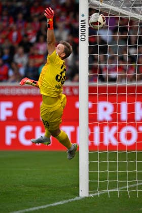 GOAL: 1–1 Felipe Chavez FC Bayern Munich (FCB) 32 (not in the frame); Goalkeeper Thomas Daehne 1 FC Heidenheim 1846 (FCH) 33 Action: 1 FC Heidenheim 1846 (FCH) vs. FC Bayern Munich (FCB) Friendly Match 18 08 2026 DFL regulations prohibit any use of photographs as image sequences and or quasi-video 1 FC Heidenheim 1846 FCH vs. FC Bayern Munich FCB Friendly Match