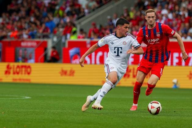 Felipe Chavez (32), FC Bayern Munich, and Maximilian Breunig (14), 1. FC Heidenheim 1846, face off, 1 FC Heidenheim 1846 vs. FC Bayern Munich, Soccer, Men, Bundesliga, Friendly Match, 2026–2027 Season, August 18, 2026. DFB regulations prohibit any use of photographs as image sequences and or quasi-video. Heidenheim, Baden-Württemberg, Germany Copyright: xkolbert-press MartinxAgüerax