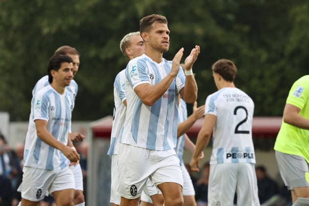 August 18, 2026, Men s, Soccer, 2026–2027 Season, Bavarian Regional League, Matchday 5: TSV Aubstadt vs. TSV 1860 Munich; Florian Niederlechner 7; TSV 1860 Munich applauds the fans; Sulzfeld School Stadium, Aubstadt; NGN Arena, Bavaria, Germany