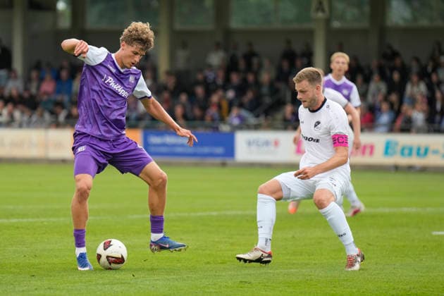 August 18, 2026, Getränke Hoffmann Stadium, Spelle, GER, 2nd Division and Oberliga Friendly Match: SC Spelle Venhaus vs. VfL Osnabrück, Luca Raimund (VfL Osnabrück) 17 vs. Jan Luca Ahillen (Spelle) 16. DFL regulations prohibit any use of photographs as image sequences and or quasi-video. Spelle, Lower Saxony, Getränke Hoffmann Stadium