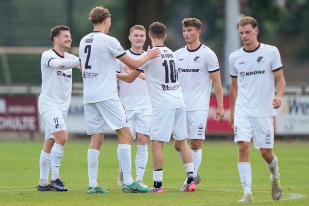 August 18, 2026, Getränke Hoffmann Stadium, Spelle, GER, 2. Liga and Oberliga Friendly Match: SC Spelle Venhaus vs. VfL Osnabrück, Spelle celebrates Artem Popov’s 2–3 goal to close the gap. Spelle 10. DFL REGULATIONS PROHIBIT ANY USE OF PHOTOGRAPHS AS IMAGE SEQUENCES AND OR QUASI-VIDEO. Spelle, Lower Saxony, Getränke Hoffmann Stadium