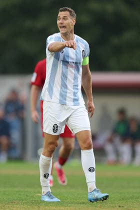 August 18, 2026, Men s Soccer, 2026–2027 Season, Bavarian Regional League, Matchday 5: TSV Aubstadt vs. TSV 1860 Munich; Dennis Dressel 14, TSV 1860 Munich gesturing, arms, hands, giving instructions Sulzfeld Schulstadion Aubstadt NGN Arena Bavaria Germany