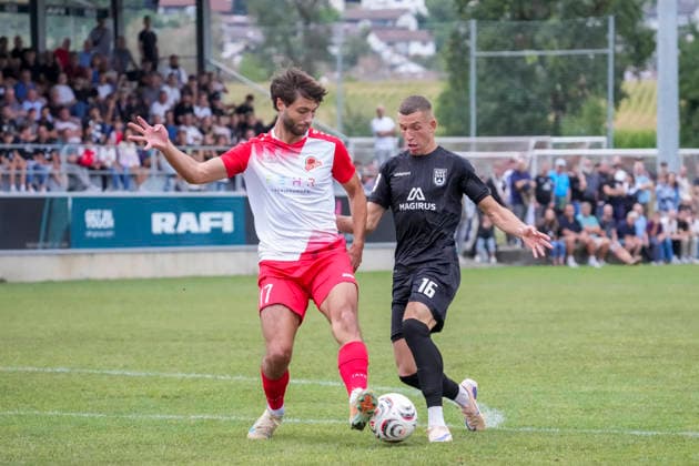 Head-to-head between Jan Bueg of TSV Berg, 17, and Simun Birkic of SSV Ulm 1846 Soccer, 16, GER, TSV Berg vs. SSV Ulm 1846 Soccer, Soccer, WFV Cup, Round 3, 2026–2027 season, August 18, 2026, GER, TSV Berg vs. SSV Ulm 1846 Soccer, Soccer, WFV Cup, Round 3, 2026–2027 season, August 18, 2026, Berg Copyright: xEibner-Pressefoto MaximilianxRistx EP_MRT