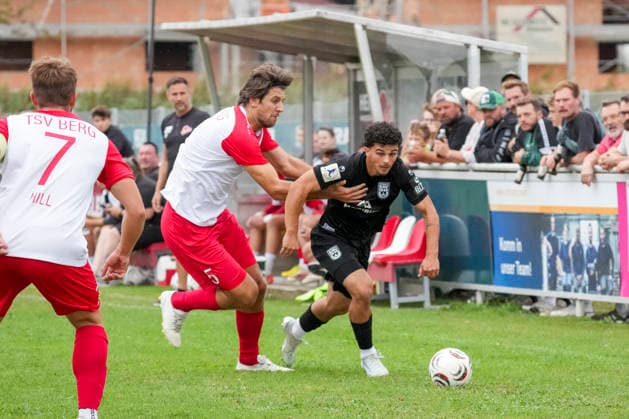 Head-to-head between Moritz Jeggle (TSV Berg, 5) and Alexandre Nogueira Azevedo (SSV Ulm 1846 Soccer, 3), GER, TSV Berg vs. SSV Ulm 1846 Soccer, Soccer, WFV Cup, Round 3, 2026–2027 season, August 18, 2026, GER, TSV Berg vs. SSV Ulm 1846 Soccer, Soccer, WFV Cup, Round 3, 2026–2027 season, August 18, 2026, Berg Copyright: xEibner-Pressefoto MaximilianxRistx EP_MRT