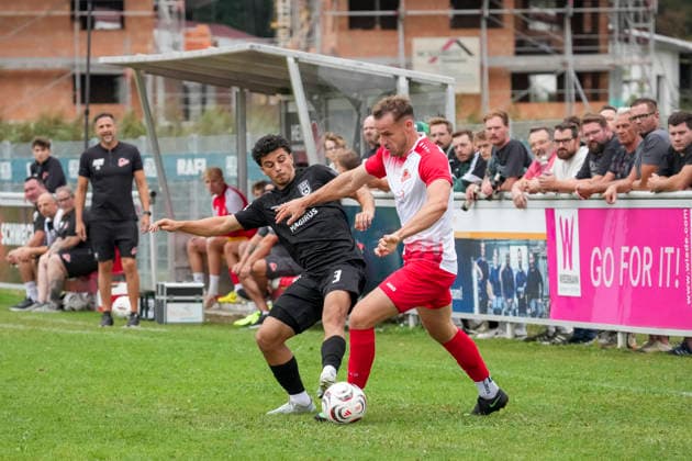 Head-to-head matchup between Alexandre Nogueira Azevedo (SSV Ulm 1846 Soccer, 3) and Lennard von Rueden (TSV Berg, 25), GER, TSV Berg vs. SSV Ulm 1846 Soccer, Soccer, WFV Cup, Round 3, 2026–2027 Season, August 18, 26, GER, TSV Berg vs. SSV Ulm 1846 Soccer, Soccer, WFV Cup, Round 3, 2026–2027 season, August 18, 26, Berg Copyright: xEibner-Pressefoto MaximilianxRistx EP_MRT