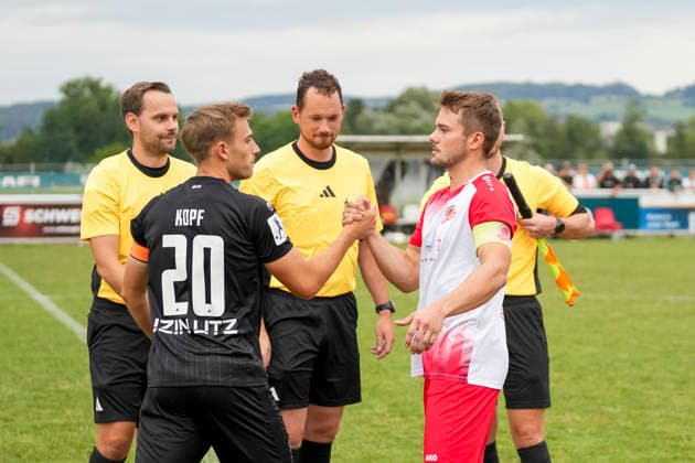 Alexander Kopf, SSV Ulm 1846 Soccer, age 20, and Jonathan Hill, TSV Berg, age 7, GER, TSV Berg vs. SSV Ulm 1846 Soccer, Soccer, WFV Cup, 3rd Round, 2026–2027 Season, August 18, 2026, GER, TSV Berg vs. SSV Ulm 1846 Soccer, Soccer, WFV Cup, Round 3, 2026–2027 season, August 18, 2026, Berg Copyright: xEibner-Pressefoto MaximilianxRistx EP_MRT