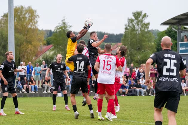 Andre Port (TSV Berg), 1 save off a corner kick against Simun Birkic (SSV Ulm 1846), Soccer, 16, GER, TSV Berg vs. SSV Ulm 1846 Soccer, Soccer, WFV Cup, Round 3, 2026–2027 season, August 18, 2026, GER, TSV Berg vs. SSV Ulm 1846 Soccer, Soccer, WFV Cup, Round 3, 2026–2027 season, August 18, 2026, Berg Copyright: xEibner-Pressefoto MaximilianxRistx EP_MRT