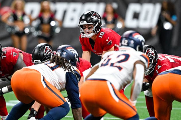 ATLANTA, GA - AUGUST 14: Atlanta quarterback Jack Strand (18) under center during the NFL, American Football Herren, USA pre-season game between the Denver Broncos and the Atlanta Falcons on August 14th, 2026 at Mercedes-Benz Stadium in Atlanta, GA. (Photo by Rich von Biberstein Icon Sportswire) NFL: AUG 14 Broncos at Falcons EDITORIAL USE ONLY Icon260814105