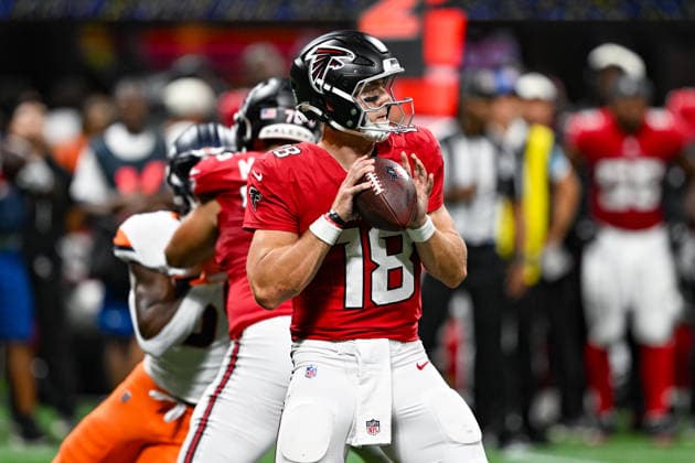 ATLANTA, GA - AUGUST 14: Atlanta quarterback Jack Strand (18) drops back to pass during the NFL, American Football Herren, USA pre-season game between the Denver Broncos and the Atlanta Falcons on August 14th, 2026 at Mercedes-Benz Stadium in Atlanta, GA. (Photo by Rich von Biberstein Icon Sportswire) NFL: AUG 14 Broncos at Falcons EDITORIAL USE ONLY Icon260814113