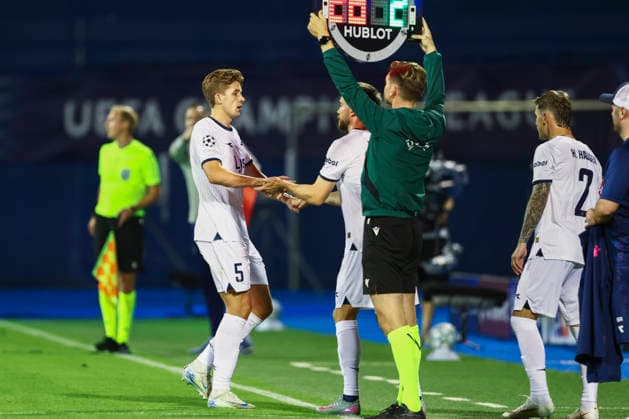 Champions League Qualifying, Playoff: Dinamo Zagreb vs. Viking Zagreb 20260818 Viking’s Henrik Heggheim is substituted for Sondre Bjorshol during the Champions League qualifying playoff match between Dinamo Zagreb and Viking at Maksimir Stadium. Photo: Nikola Krstic, NTB, Zagreb, Croatia. EDITORIAL USE ONLY. RESTRICTEDRICTED USE FOR BETTING COMPANIES  Copyright: xNikolaxKrsticx xNTBx