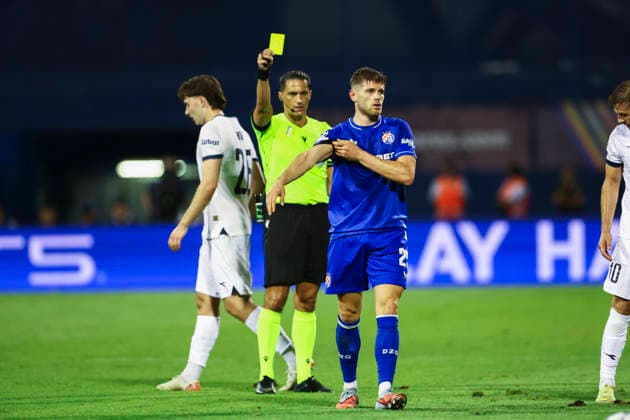 Champions League Qualifying, Playoff: Dinamo Zagreb vs. Viking Zagreb, August 18, 2026. Referee Serdar Gozubuyuk shows a yellow card to Dinamo Zagreb’s Moris Valincic during the Champions League qualifying playoff match between Dinamo Zagreb and Viking at Maksimir Stadium. Photo: Nikola Krstic, NTB, Zagreb Croatia EDITORIAL USE ONLY RESTRICTED USE FOR BETTING COMPANIES  Copyright: xNikolaxKrsticx xNTBx