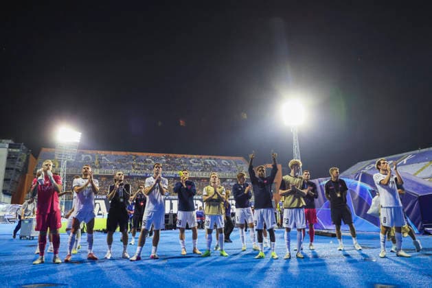 Champions League Qualifying, Playoff: Dinamo Zagreb vs. Viking Zagreb, August 18, 2026. Viking players celebrate with fans after the Champions League qualifying playoff match between Dinamo Zagreb and Viking at Maksimir Stadium. Photo: Nikola Krstic, NTB, Zagreb, Croatia. EDITORIAL USE ONLY. RESTRICTED USE FOR BETTING COMPANIES  Copyright: xNikolaxKrsticx xNTBx