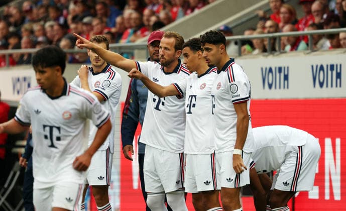August 18, 2026, 1 FC Heidenheim vs. FC Bayern Munich, Germany, Heidenheim, August 18, 2026, Soccer, Bundesliga, 2026–2027 season, Friendly match, 1 FC Heidenheim vs. FC Bayern Munich; Vincent Kompany, head coach of FC Bayern Munich; Harry Kane and Jamal Musiala, both of FC Bayern Munich