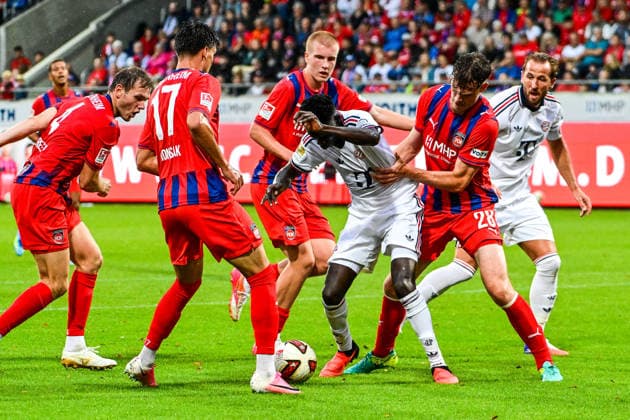 August 18, 2026, GER, Soccer, Men s, FSP, 1 FC Heidenheim vs. FC Bayern Munich: Bara Sapoko Ndiaye (Bayern Munich, 39) surrounded by Tim Siersleben (Heidenheim), 4, Mathias Honsak (Heidenheim), 17, Marko Zrilic (Heidenheim), 41, and Adam Kölle (Heidenheim), 28, with Harry Kane (Bayern Munich), 9, in the background at the Heidenheim Voith Arena in Baden-Württemberg, Germany Copyright: xNordphotox xHafnerx