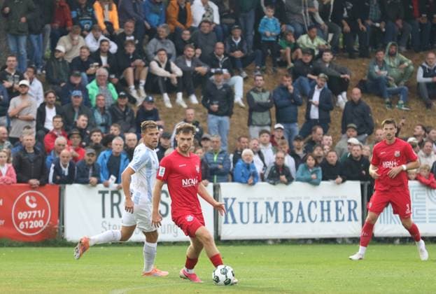 August 18, 2026, Soccer, Men s, 2026–2027 Season, Bavarian Regional League, TSV Aubstadt vs. 1860 Munich: Munich s Florian Niederlechner (left) battles Aubstadt s Fabio Bozesan for the ball