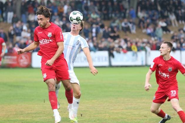 August 18, 2026, Soccer, Men s, 2026–2027 Season, Bavarian Regional League, TSV Aubstadt vs. 1860 Munich: Aubstadt s Severo Sturm (left) against the Lions Julian Bell (right) and Joshua Endres