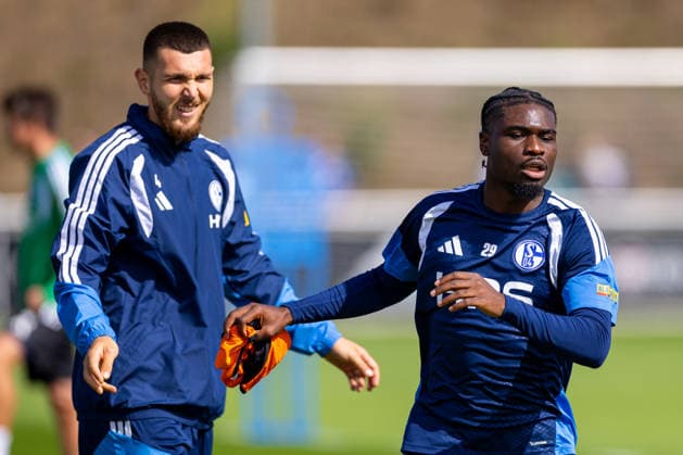 August 20, 2026, Soccer, FC Schalke 04 training session, Hasan Kurucay (FC Schalke 04), Junior Dina Ebimbe (FC Schalke 04), Gelsenkirchen, FC Schalke 04 training facility, North Rhine-Westphalia, Germany, xRHR, PHOTO YYx Copyright: RHR-FOTOx RHR-FOTO YY
