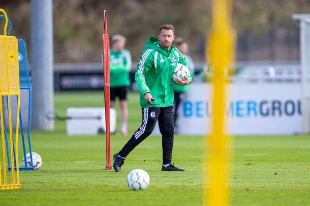 August 20, 2026, Soccer, FC Schalke 04 practice, Assistant Coach Eddie Lattimore, FC Schalke 04, Gelsenkirchen, FC Schalke 04 training facility, North Rhine-Westphalia, Germany, xRHR, PHOTO YYx Copyright: RHR-FOTOx RHR-FOTO YY