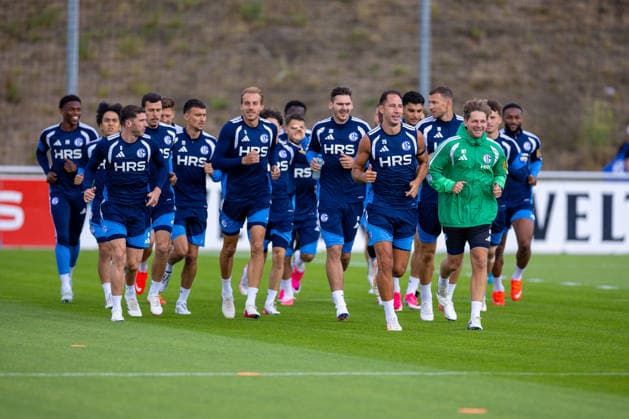 August 20, 2026, Soccer, FC Schalke 04 practice. The S04 players are warming up and running at the FC Schalke 04 training facility in Gelsenkirchen, North Rhine-Westphalia, Germany xRHR PHOTO YYx Copyright: RHR-FOTOx RHR-FOTO YY