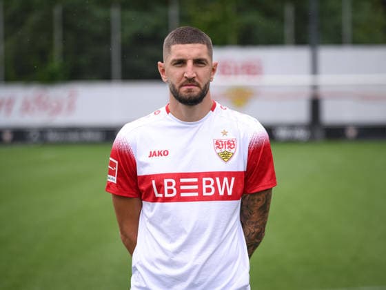 SOCCER: BUNDESLIGA 1, 2026–2027 SEASON, August 18, 2026: Photo shoot at VfB Stuttgart s training facility with Jeff Chabot