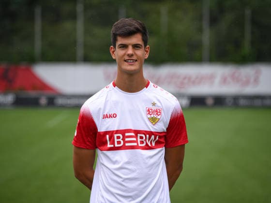 Football: Chema moves from VfB Stuttgart to Brighton & Hove Albion – archive photos