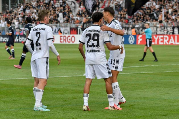 Ayoube Amaimouni Echghouyab of Eintracht Frankfurt (29) celebrates with his teammates after scoring the goal that made the score 0–3 on August 21, 2026 ¢ Soccer ¢ SC St. Tönis vs. Eintracht Frankfurt, Grotenburg Stadium, Krefeld, DFB and DFL regulations prohibit any use of photographs as image sequences and or quasi-video Copyright: xpepphotox xSaschaxWeizx pep00321, pep_20260821_hm