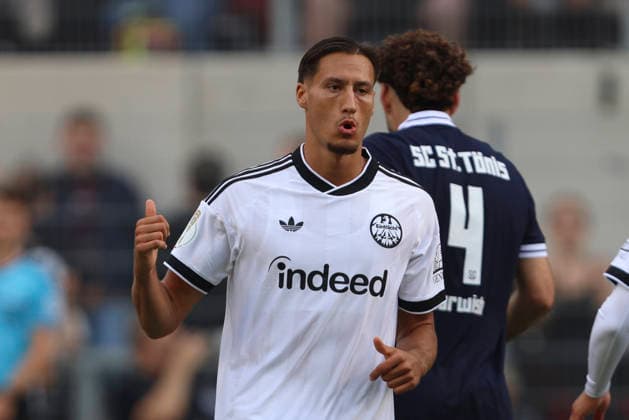 Younes Ebnoutalib of Eintracht Frankfurt gesturing during the first-round match of the DFB Cup between SC St. Toenis and Eintracht Frankfurt, Grotenburg Stadium on August 21, 2026, in Krefeld, Germany. Photo by Oliver Kaelke, DeFodi Images. Younes Ebnoutalib of Eintracht Frankfurt gestures during the first-round match of the DFB Cup between SC St. Toenis and Eintracht Frankfurt at Grotenburg Stadium on August 21, 2026, in Krefeld, Germany. Photo by Oliver Kaelke, DeFodi Images. DFB and DFL regulations prohibit any use of photographs as image sequences and or quasi-video. Photo by Oliver Kaelke, DeFodi Images.