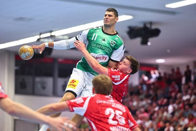 Sebastian Heymann (TSV Hannover Burgdorf), 11, in a one-on-one battle with Mattis Michel (TuS Ferndorf), 17 GER, TuS Ferndorf vs. TSV Hannover Burgdorf, Handball, DHB Cup, 1st Round, 2026–2027 Season, August 21, 2026, GER, TuS Ferndorf vs. TSV Hannover Burgdorf, Handball, DHB Cup, Round 1, 2026–2027 season, August 21, 2026, Kreuztal Copyright: xEibner-Pressefoto RenexWeissx EP_RWS