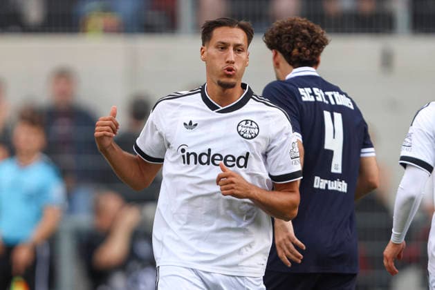 Younes Ebnoutalib of Eintracht Frankfurt gesturing during the first-round match of the DFB Cup between SC St. Toenis and Eintracht Frankfurt, Grotenburg Stadium on August 21, 2026, in Krefeld, Germany. Photo by Oliver Kaelke, DeFodi Images. Younes Ebnoutalib of Eintracht Frankfurt gestures during the first-round match of the DFB Cup between SC St. Toenis and Eintracht Frankfurt at Grotenburg Stadium on August 21, 2026 in Krefeld, Germany. Photo by Oliver Kaelke, DeFodi Images. DFB and DFL regulations prohibit any use of photographs as image sequences and or quasi-video. Photo by Oliver Kaelke, DeFodi Images