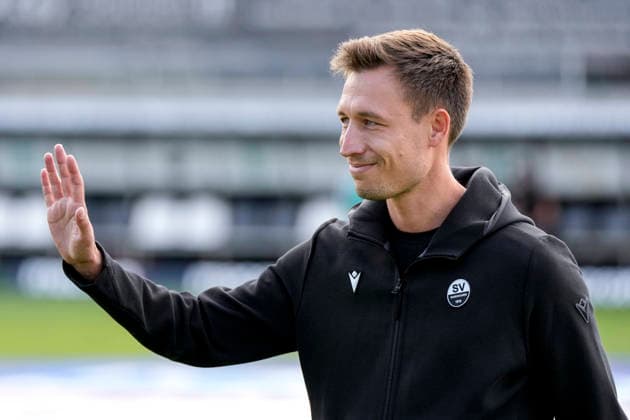 Kevin Stotz, Coach, Head Coach, SVS, giving instructions, gesturing, gesturing with his arms, single frame, single photo, action, joy, happy, delighted, friendly, cheerful, happy, beaming, optimistic, August 22, 2026, Sandhausen, Germany, soccer, Regionalliga Südwest, SV Sandhausen FC vs. 08 Homburg xozx