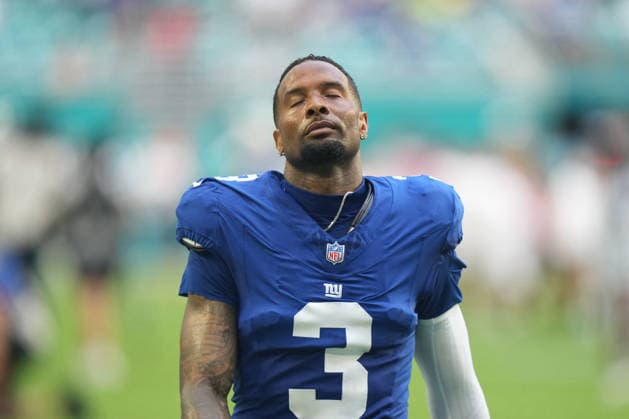 New York Giants linebacker Abdul Carter (3) prays before the preseason NFL, American Football Herren, USA game between the New York Giants and the Miami Dolphins on Saturday, August 22, 2026 at Hard Rock Stadium in Miami, FL (Photo by Peter Joneleit Icon Sportswire) NFL: AUG 22 Giants at Dolphins EDITORIAL USE ONLY Icon260822037