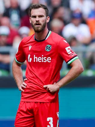 Boris Tomiak: Hannover 96 looks dejected during the DFB Cup match between SV Hemelingen and Hannover 96 at Weserstadion on August 22, 2026, in Bremen, Germany Photo by Marco Steinbrenner, DeFodi Images Boris Tomiak of Hannover 96 looks dejected during the DFB Cup match between SV Hemelingen and Hannover 96 at Weserstadion on August 22, 2026 in Bremen, Germany. Photo by Marco Steinbrenner, DeFodi Images. Photo by Marco Steinbrenner, DeFodi Images.